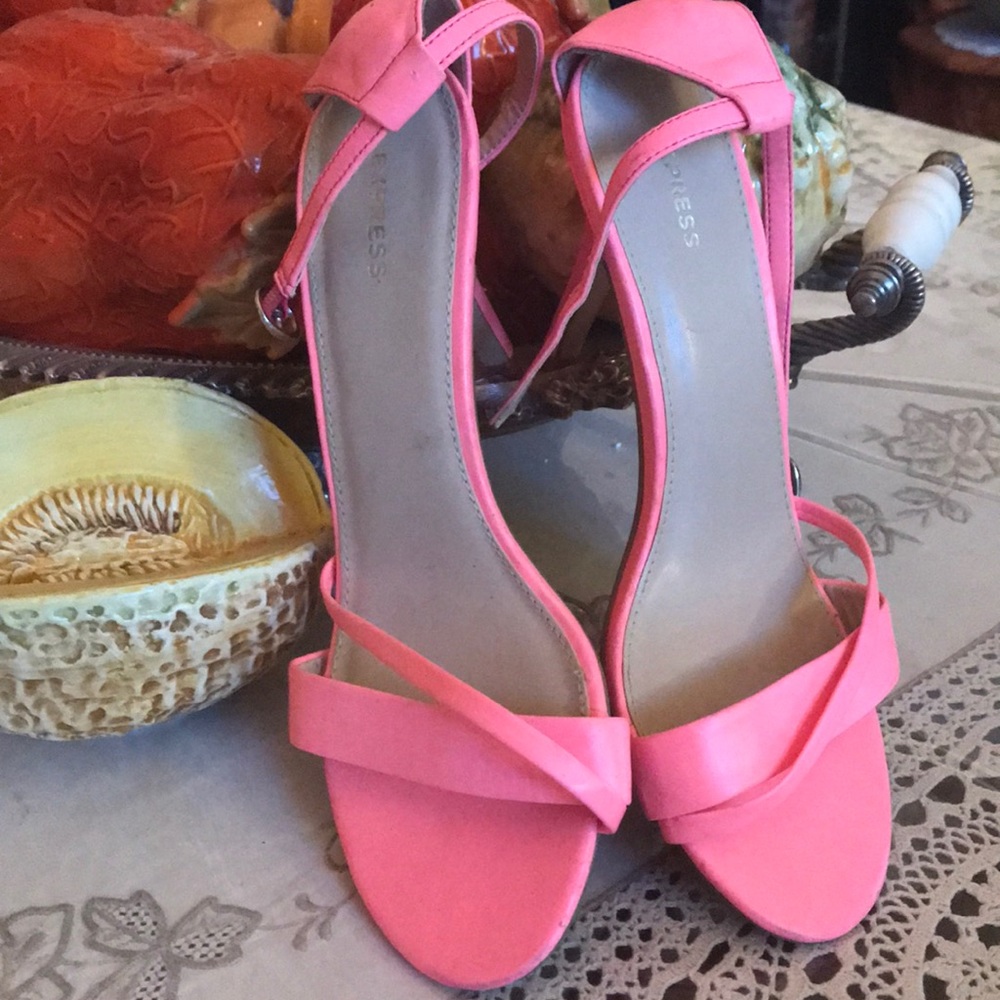 Express heels